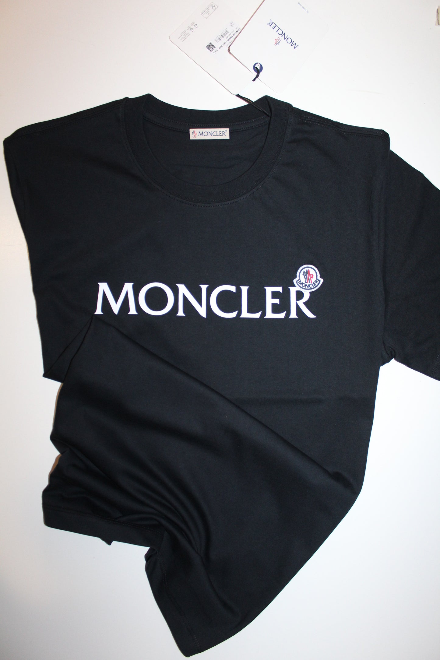 T Shirt 2 Moncler **Normal Size  C/ Oferta especial de 9.90 desconto !  🙂