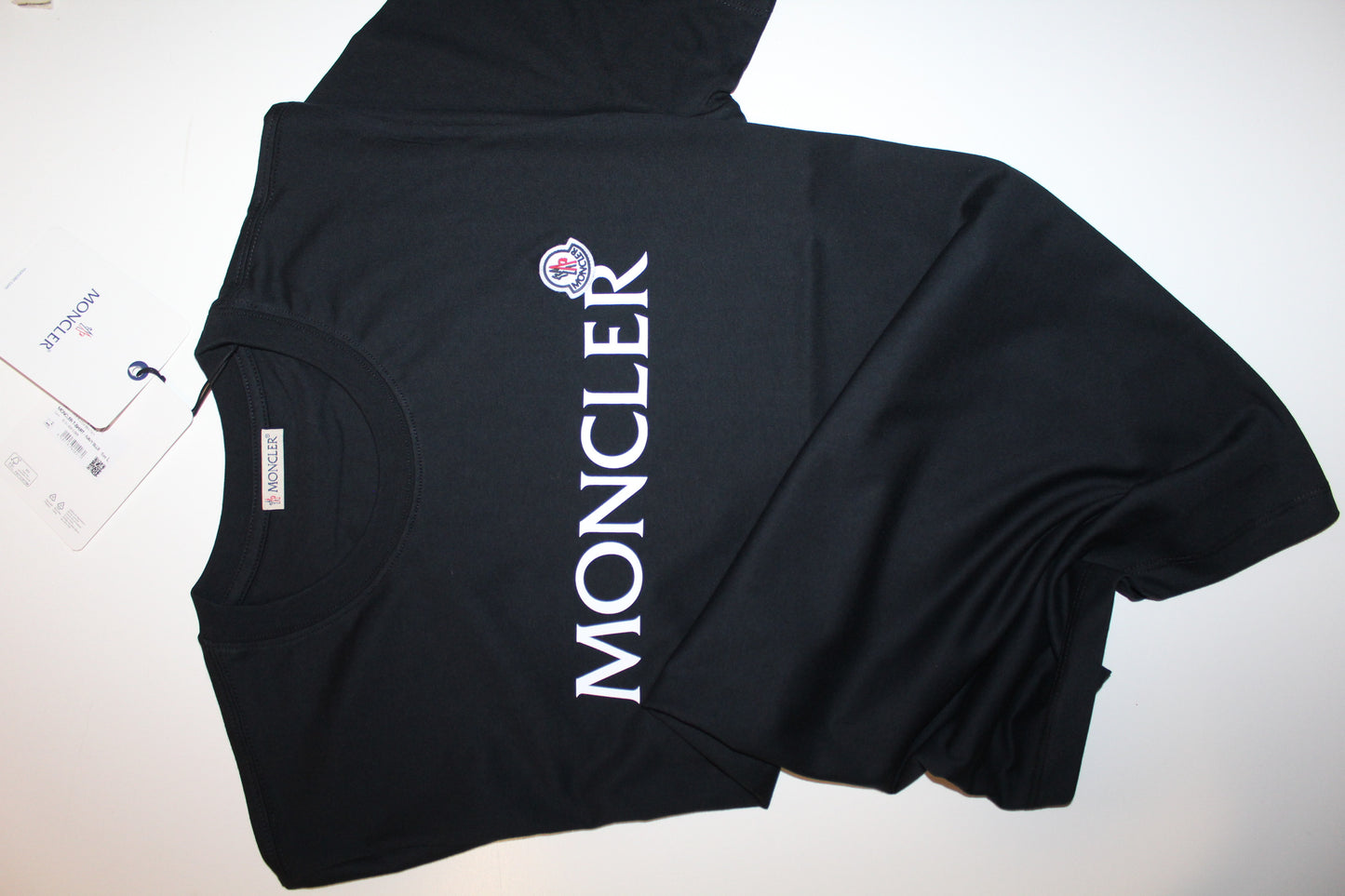 T Shirt 2 Moncler **Normal Size  C/ Oferta especial de 9.90 desconto !  🙂