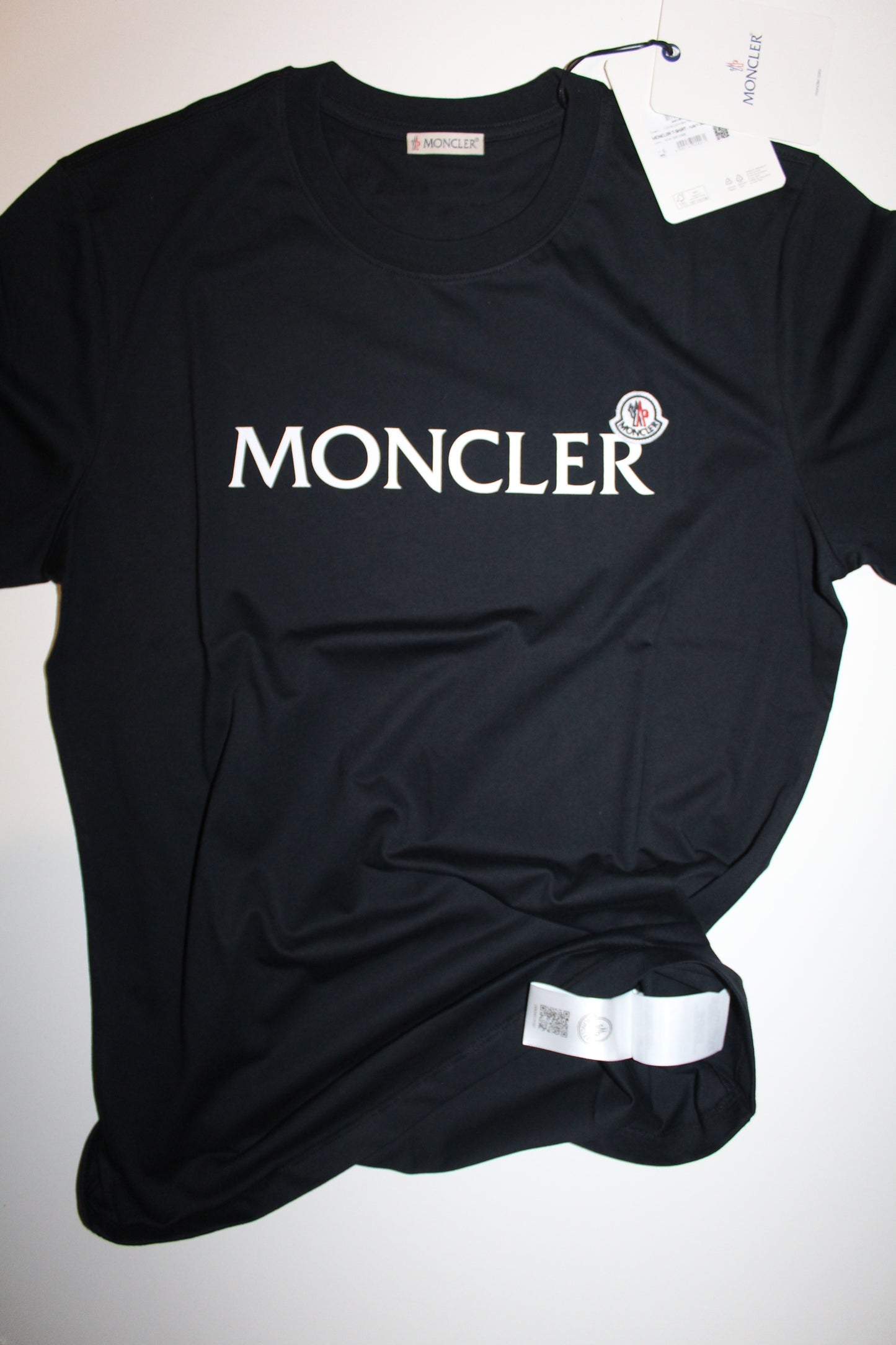 T Shirt 2 Moncler **Normal Size  C/ Oferta especial de 9.90 desconto !  🙂