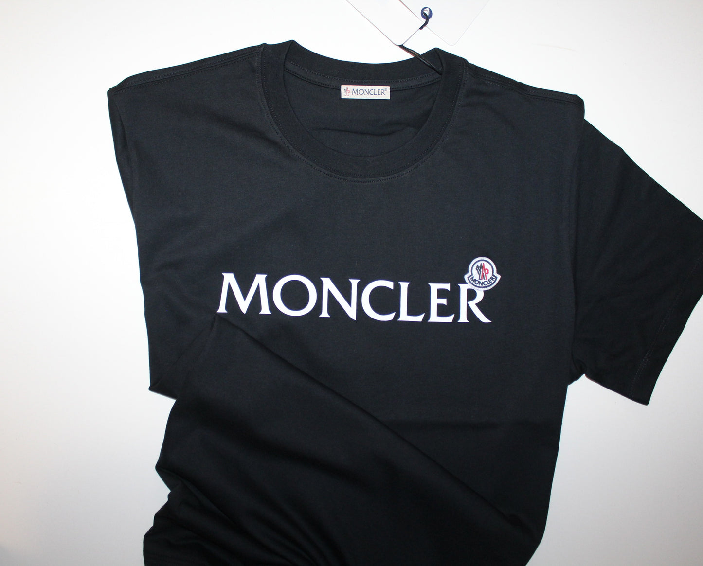 T Shirt 2 Moncler **Normal Size  C/ Oferta especial de 9.90 desconto !  🙂