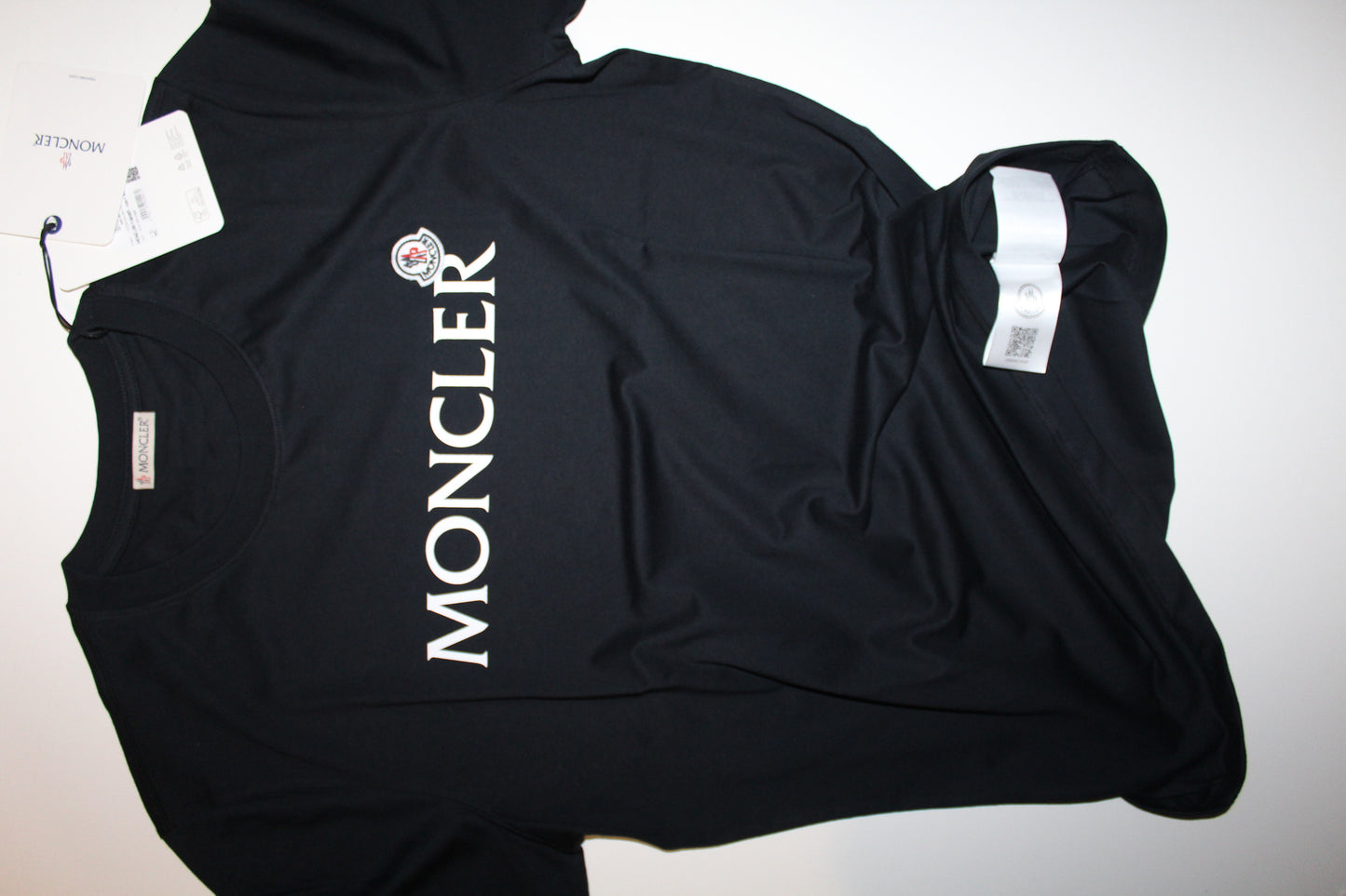 T Shirt 2 Moncler **Normal Size  C/ Oferta especial de 9.90 desconto !  🙂