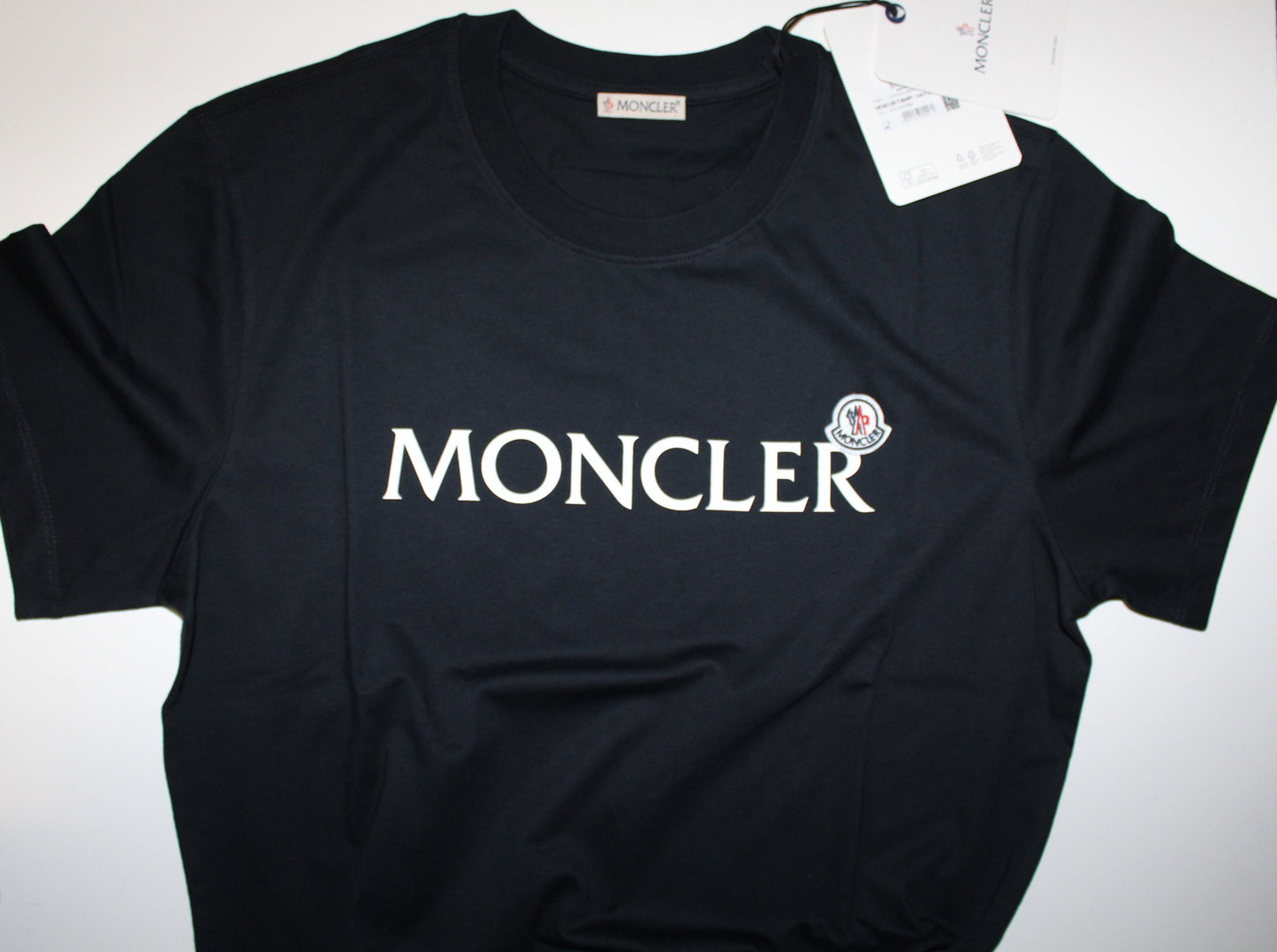 T Shirt 2 Moncler **Normal Size  C/ Oferta especial de 9.90 desconto !  🙂