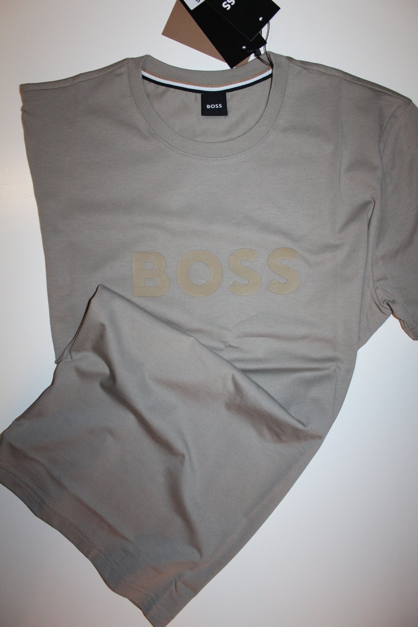 T Shirt 10 Boss Regular Slim Fit  **Oferta de 2.90 desconto ! 🙂
