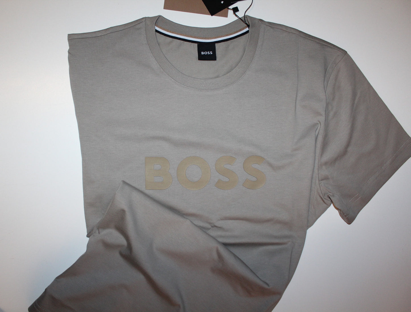T Shirt 10 Boss Regular Slim Fit  **Oferta de 2.90 desconto ! 🙂