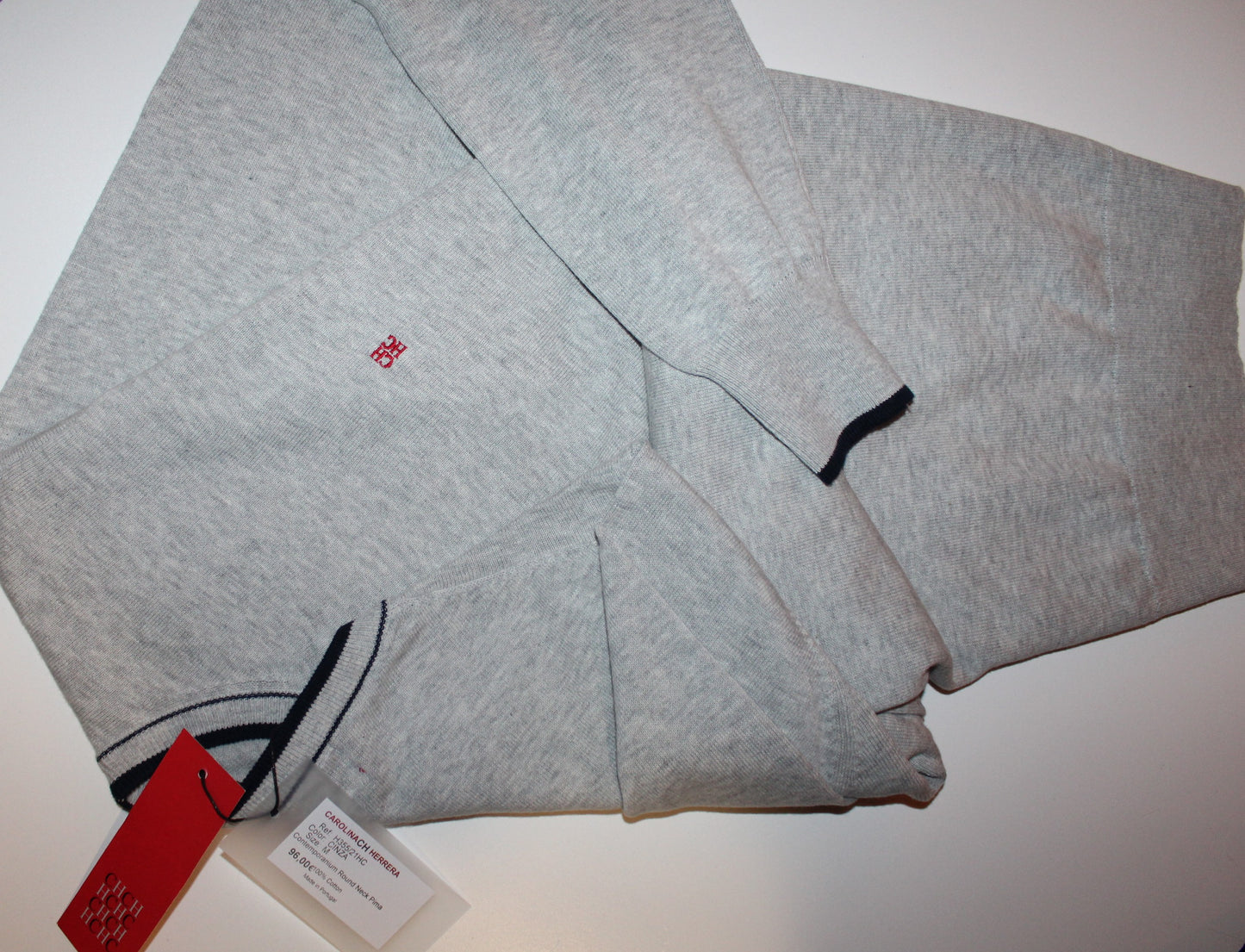 Camisola 5A GR Carolina Herrera Slim Fit  Oferta de 3.90 desconto! 🙂
